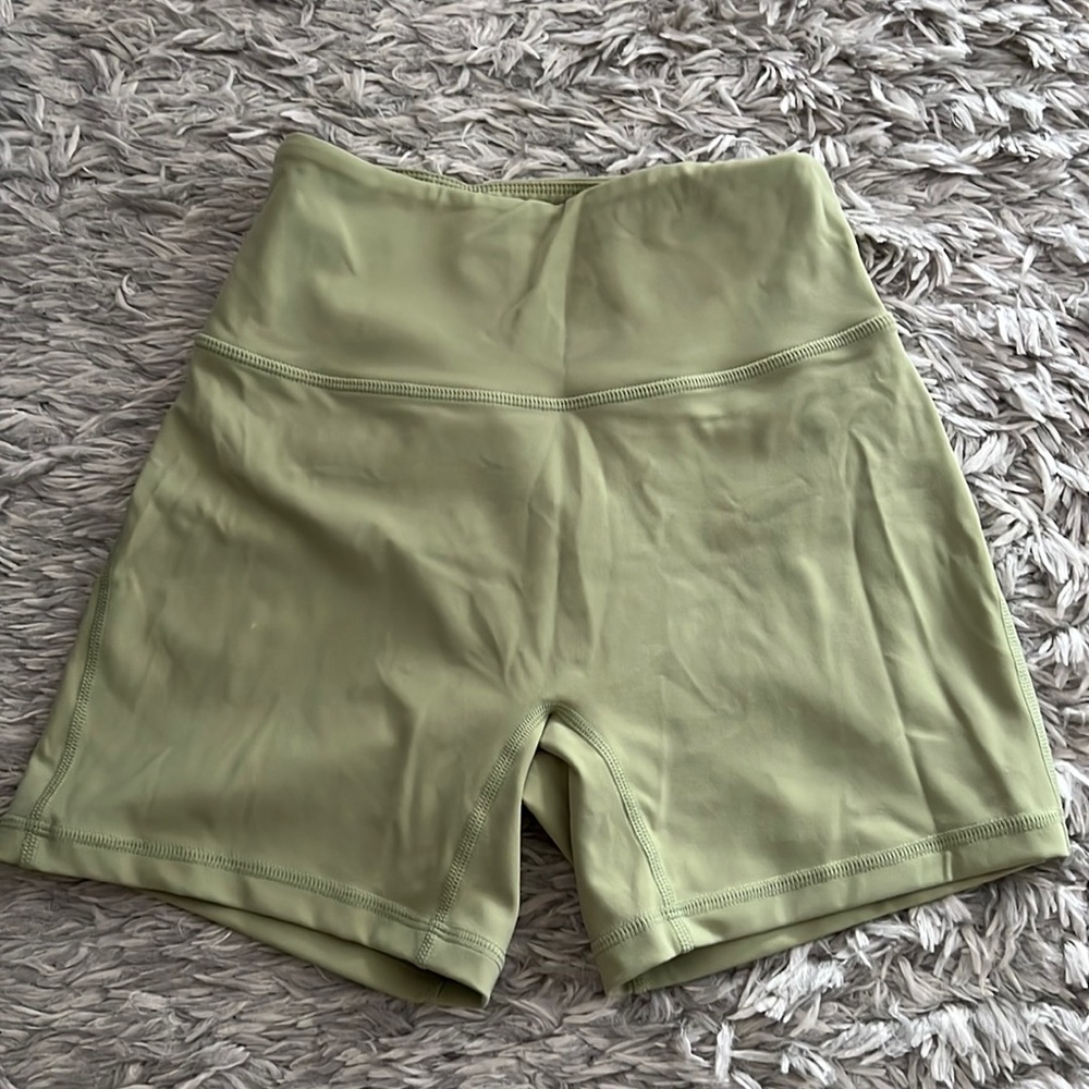 Alphalete pulse surge shorts